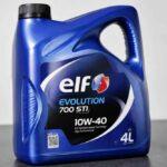 Niebieski kanister oleju silnikowego Elf Evolution 700 STI 10W-40 o pojemności 4 litrów